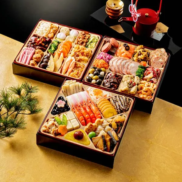 トオカツフーズ 和洋中おせち三段重 招福の宴(コープデリ)の公式商品画像