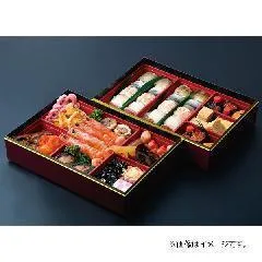 喜鶴寿司本店 喜鶴おせち（手まり寿司入）（山形屋 鹿児島本店）の公式商品画像