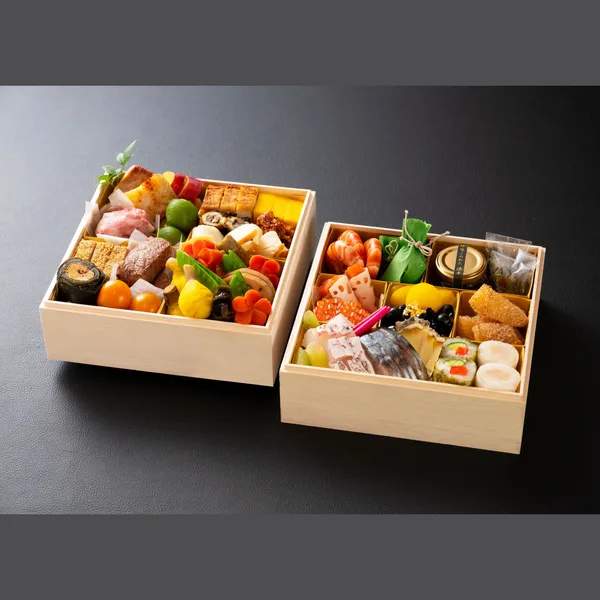 特撰新春 和風おせち料理【輝】木箱2段重<3名様用>(日本料理 湯木)の公式商品画像