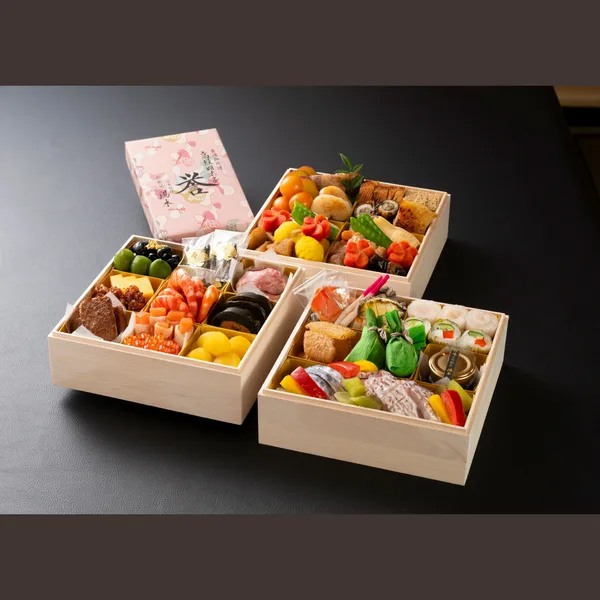 特撰新春 和風おせち料理【極】木箱3段重<4〜5名様用>(日本料理 湯木)の公式商品画像