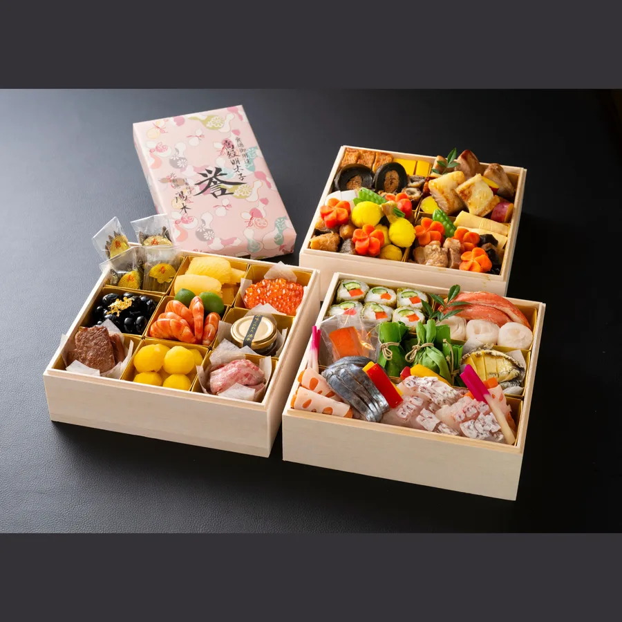 特撰新春 和風おせち料理【匠】木箱3段重<5〜6名様用>(日本料理 湯木)の公式商品画像